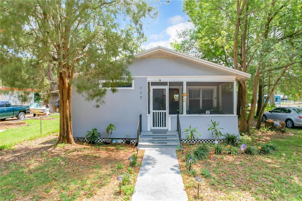 117 W STRICKLAND STREET PLANT CITY, FL 33563