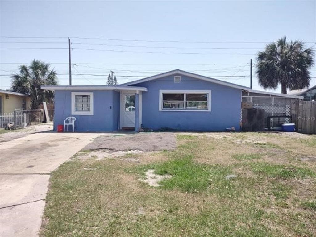 8403 PINEWOOD STREET TAMPA, FL 33615
