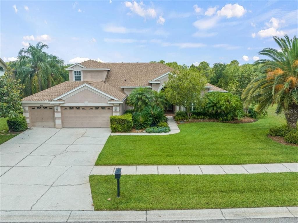 18916 CHAVILLE ROAD LUTZ, FL 33558