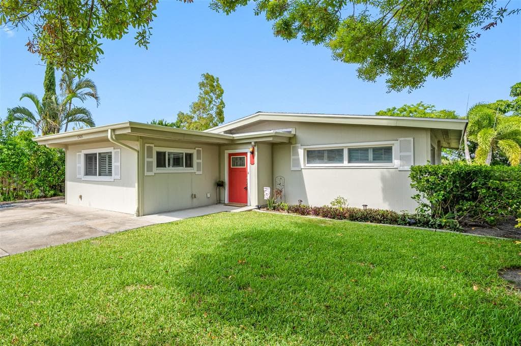 17605 1ST STREET E REDINGTON SHORES, FL 33708