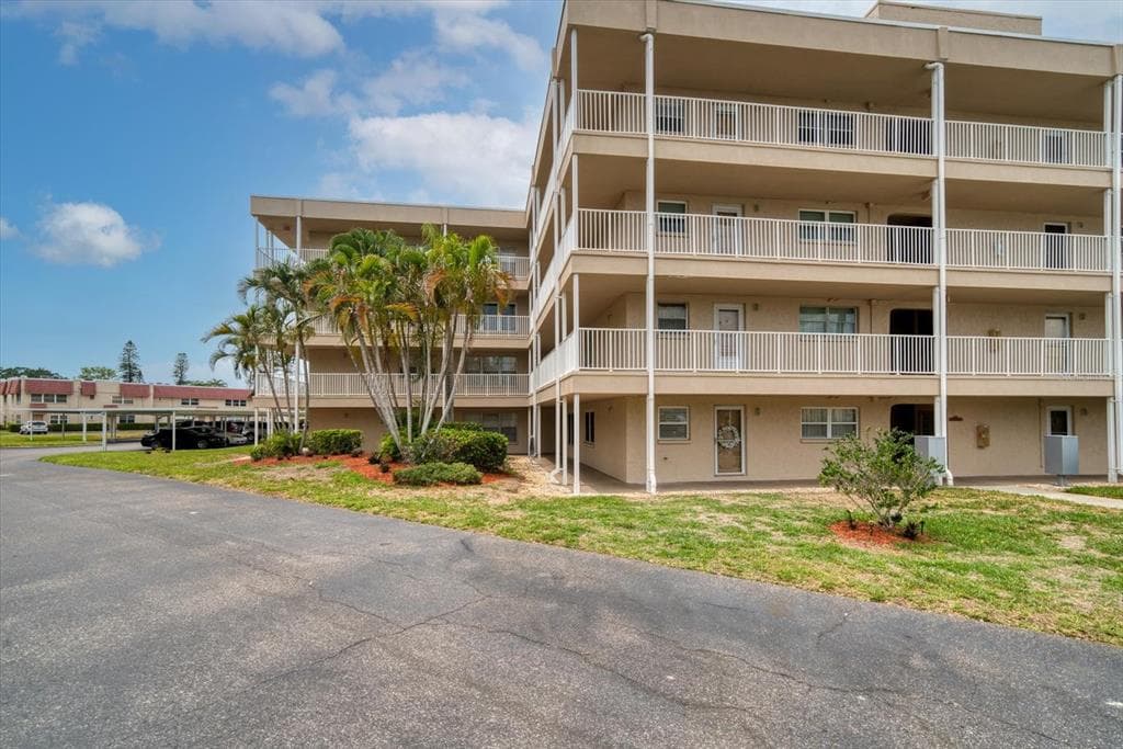 9950 62ND TERRACE N UNIT 110 ST PETERSBURG, FL 33708