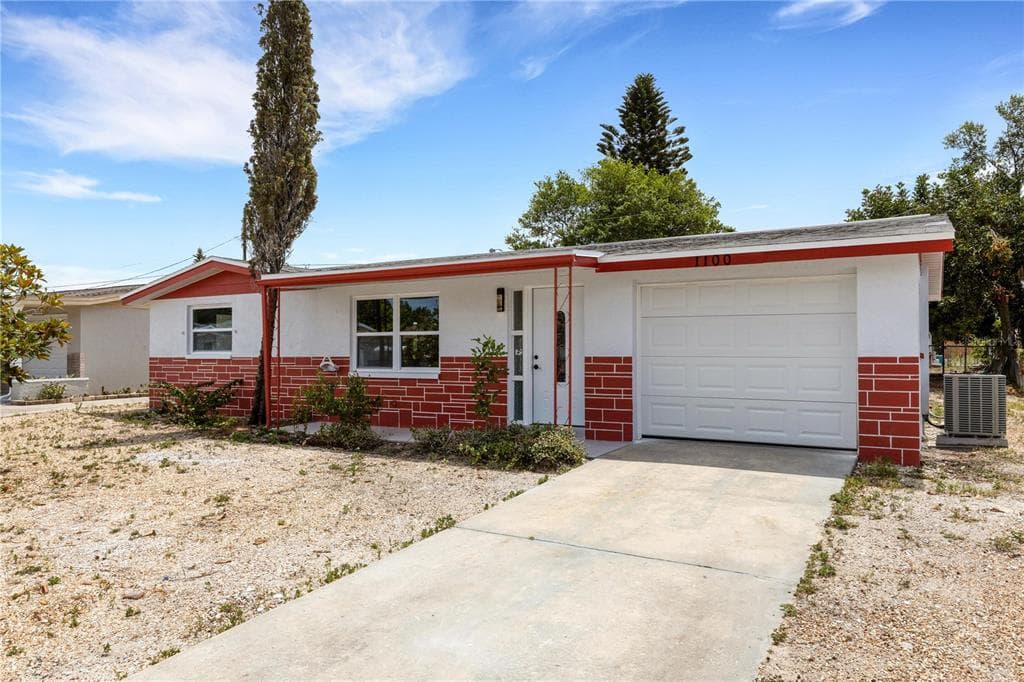 1100 CLAIRBORNE STREET HOLIDAY, FL 34690