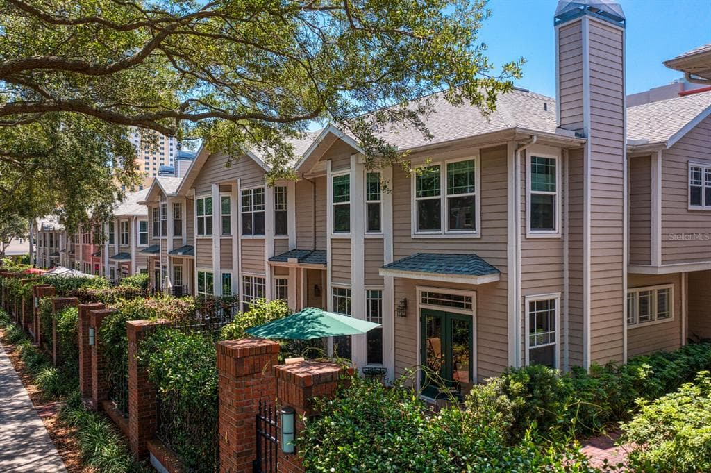 350 2ND STREET N UNIT 4 ST PETERSBURG, FL 33701