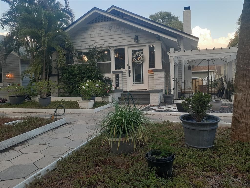1209 1ST STREET NE ST PETERSBURG, FL 33701