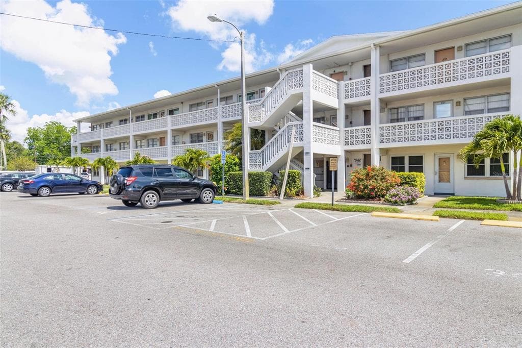 1001 77TH AVENUE N UNIT 306 ST PETERSBURG, FL 33702