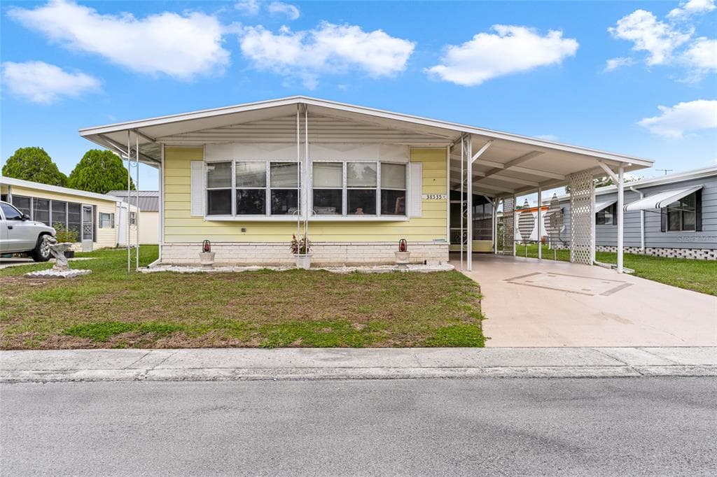 38535 MONET DRIVE ZEPHYRHILLS, FL 33540