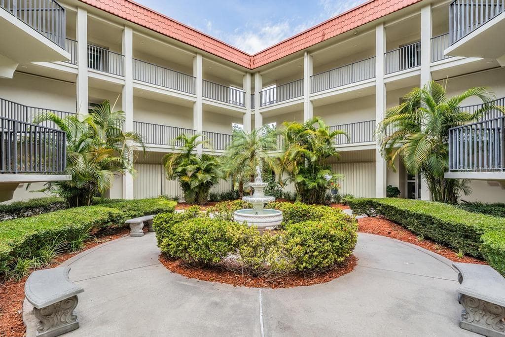 2700 BAYSHORE BOULEVARD UNIT 1105 DUNEDIN, FL 34698