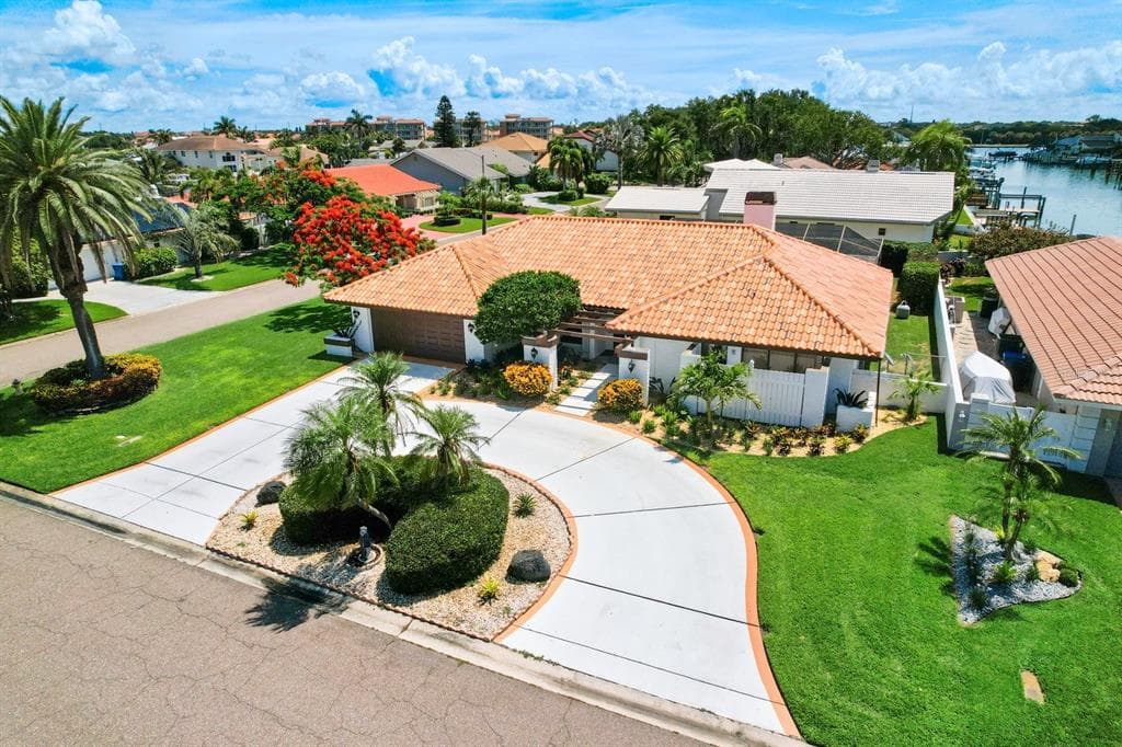 6100 LEELAND STREET S ST PETERSBURG, FL 33715