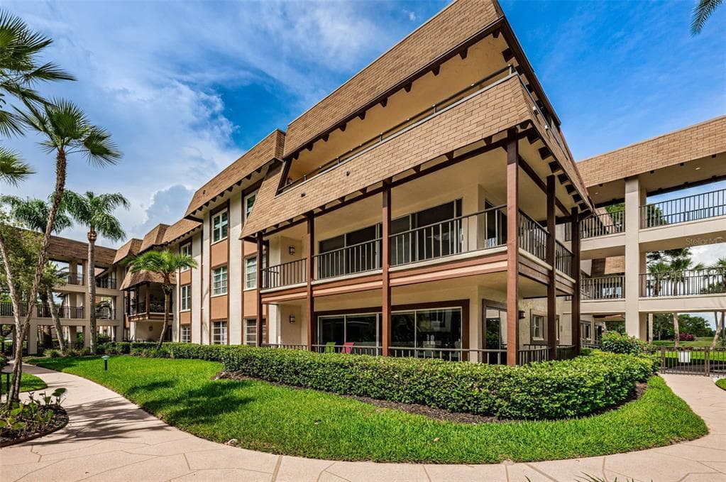 3035 COUNTRYSIDE BOULEVARD UNIT 10B CLEARWATER, FL 33761