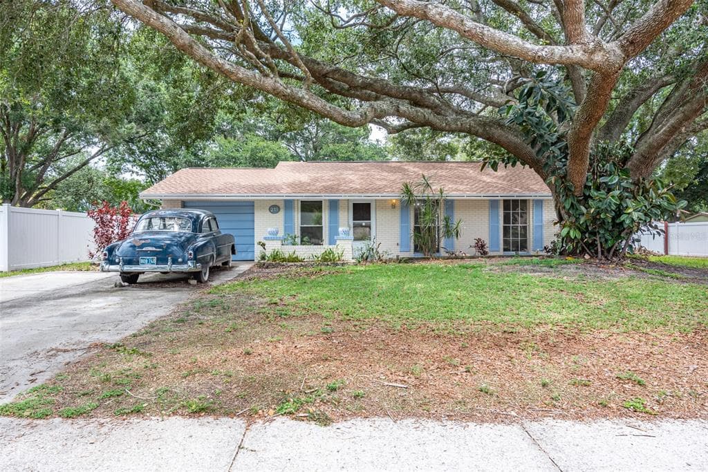211 CLAIRE DRIVE SEFFNER, FL 33584