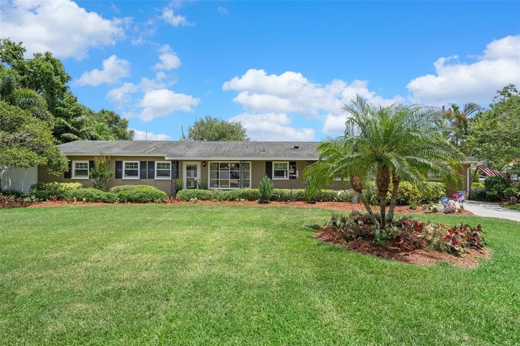 7601 W LAKESIDE BOULEVARD TAMPA, FL 33614