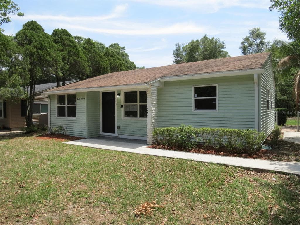 1215 E LAMBRIGHT STREET TAMPA, FL 33604