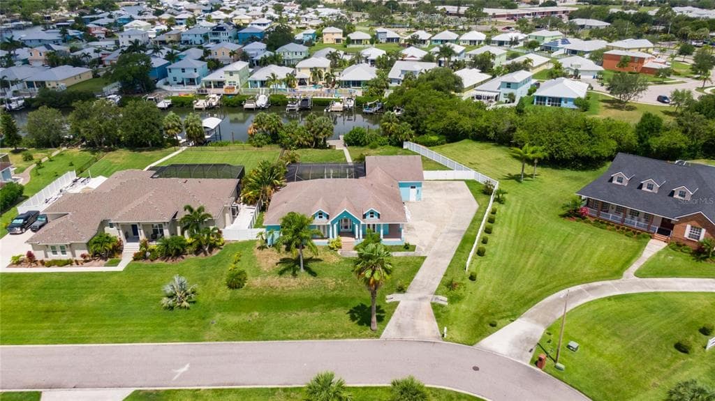 412 ISLAND CAY WAY APOLLO BEACH, FL 33572