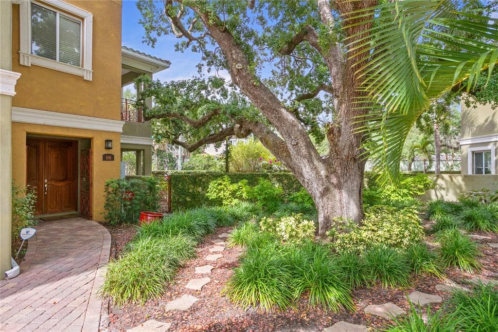 4907 BAYSHORE BOULEVARD UNIT 106 TAMPA, FL 33611