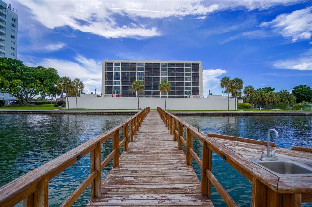 7100 SUNSHINE SKYWAY LANE S UNIT 201 ST PETERSBURG, FL 33711