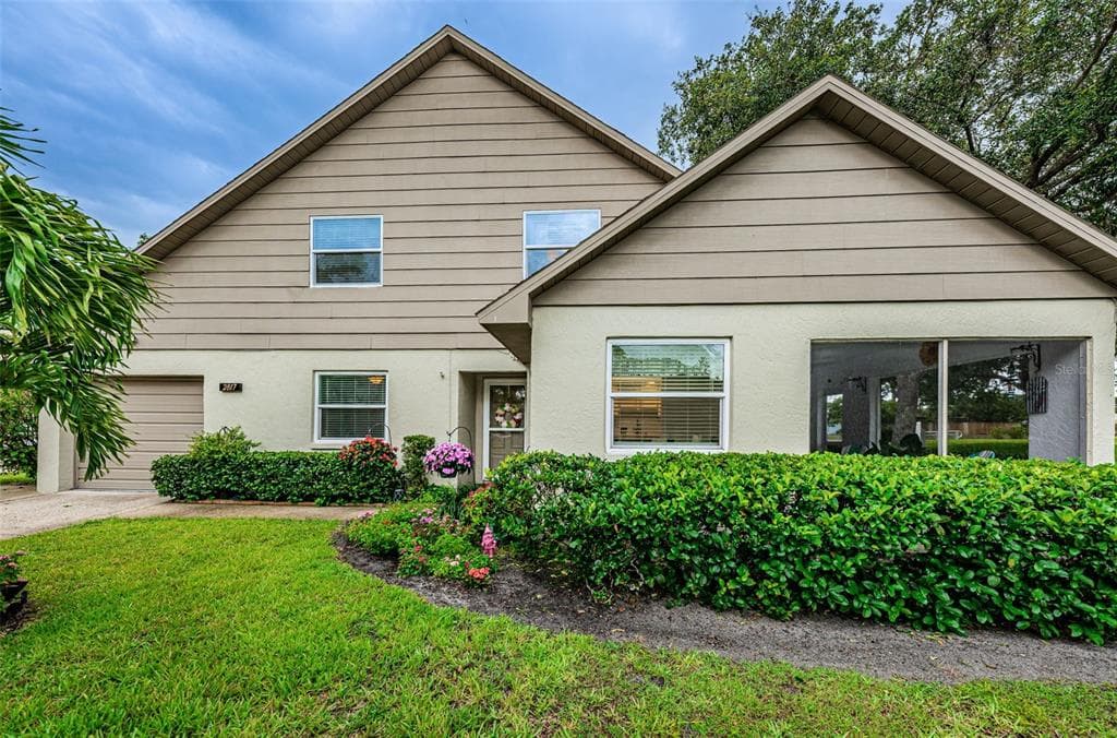 2817 DELACHAISE COURT CLEARWATER, FL 33761
