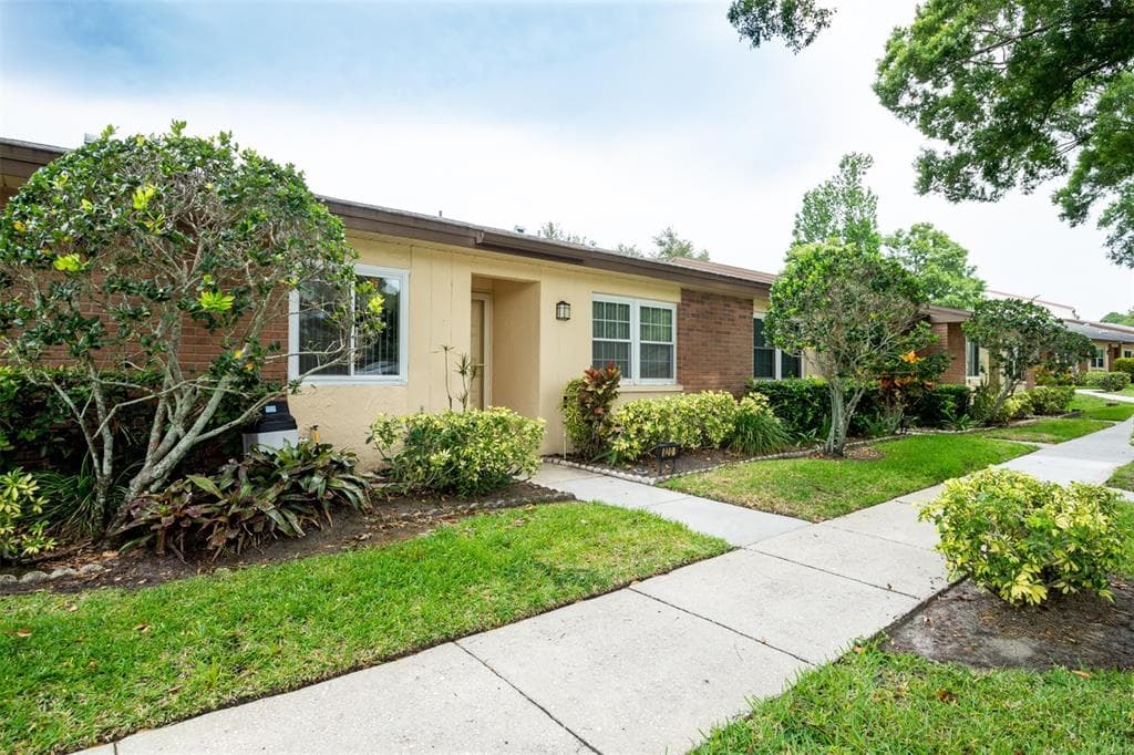 820 MACLAREN DRIVE N UNIT B PALM HARBOR, FL 34684