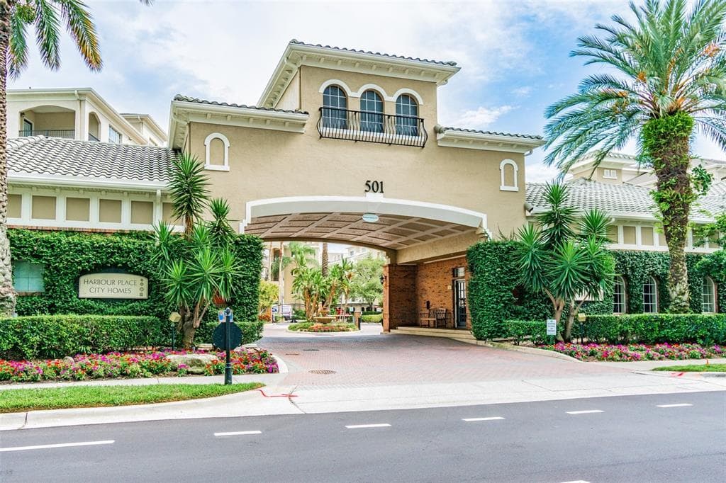 501 KNIGHTS RUN AVENUE UNIT 1126 TAMPA, FL 33602