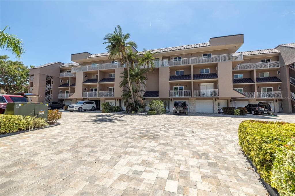 936 PINELLAS BAYWAY S UNIT P-3