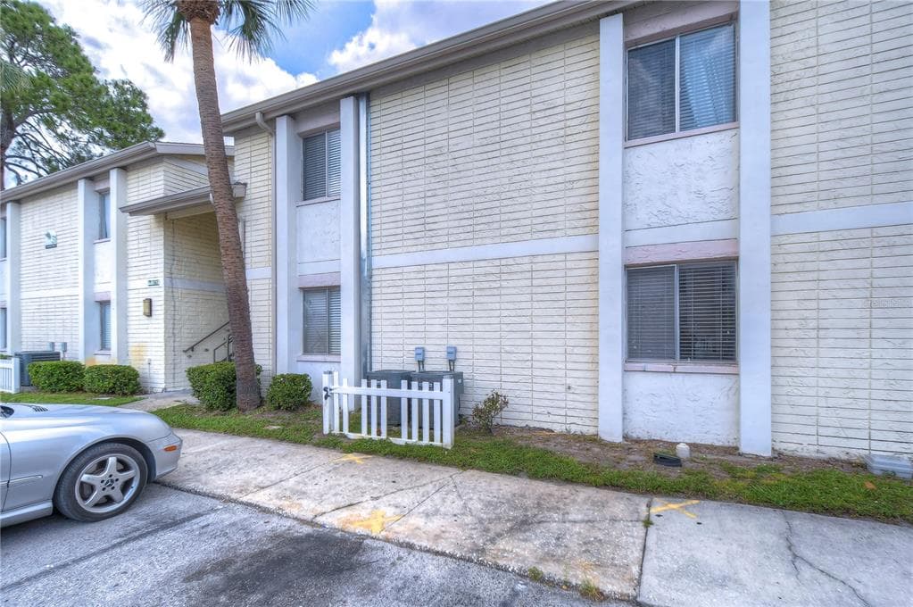 7907 SAVANAH PALM PLACE UNIT 101 TAMPA, FL 33615