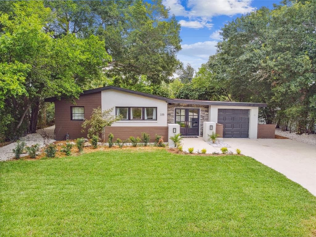 335 BARBARA CIRCLE BELLEAIR, FL 33756
