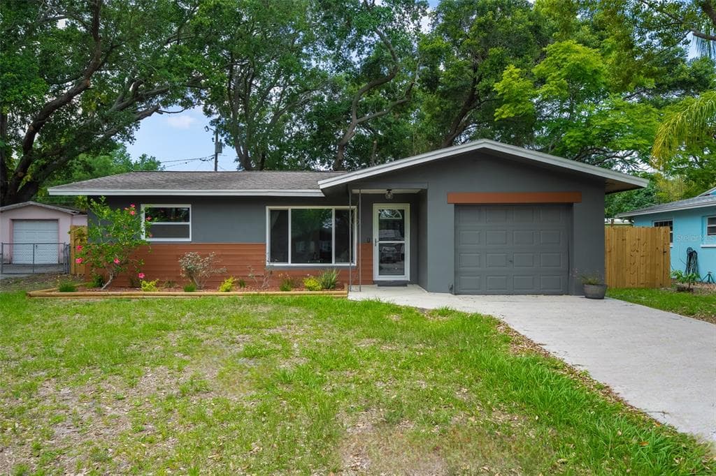 221 TRALEE STREET LARGO, FL 33770