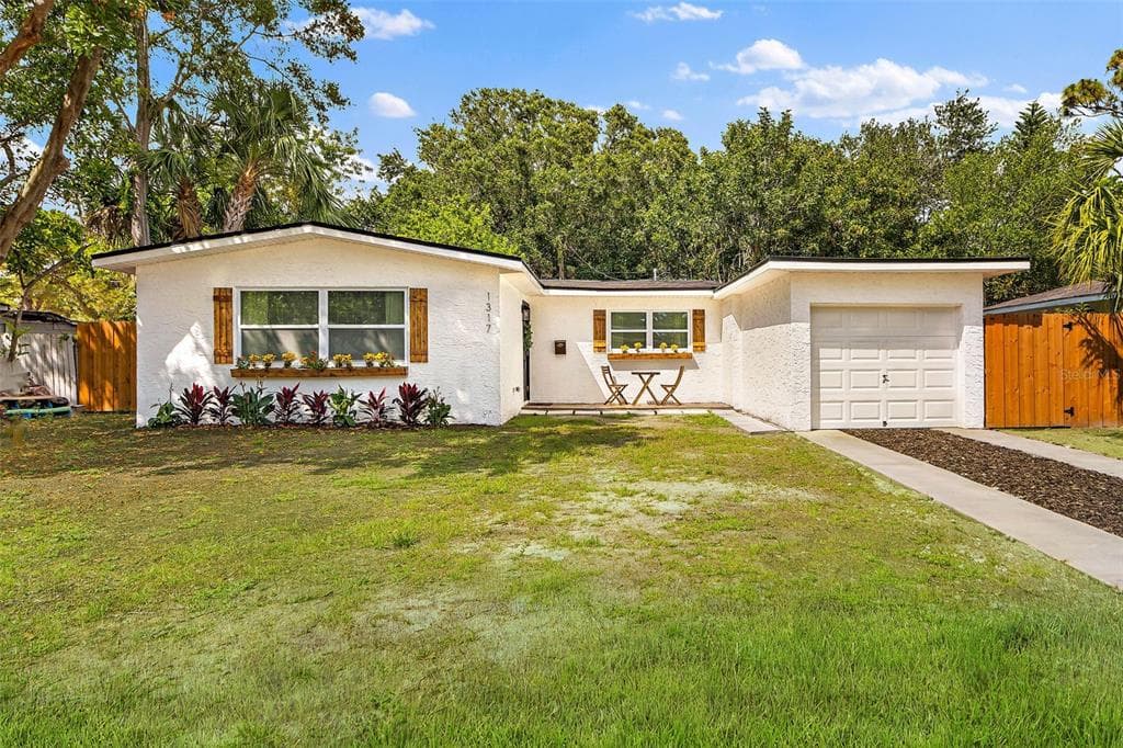1317 ESSEX DRIVE N ST PETERSBURG, FL 33710