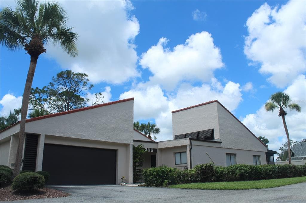 305 VALENCIA COURT N PLANT CITY, FL 33566