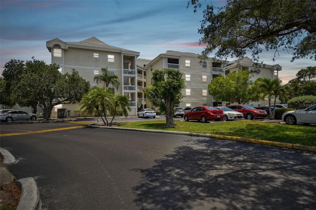 6817 STONES THROW CIRCLE N UNIT 17203 ST PETERSBURG, FL 33710
