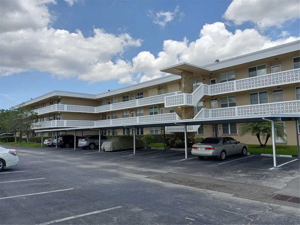 4915 BAY STREET NE UNIT 332 ST PETERSBURG, FL 33703