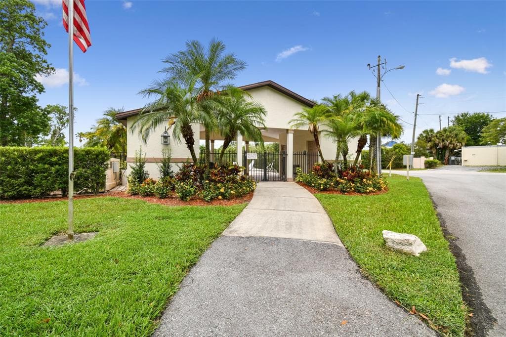 1000 TARPON WOODS BOULEVARD UNIT 104 PALM HARBOR, FL 34685