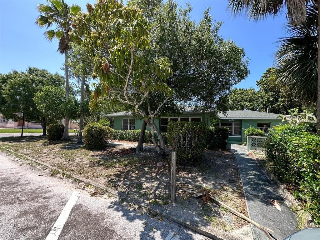 1665 34TH AVENUE N ST PETERSBURG, FL 33713
