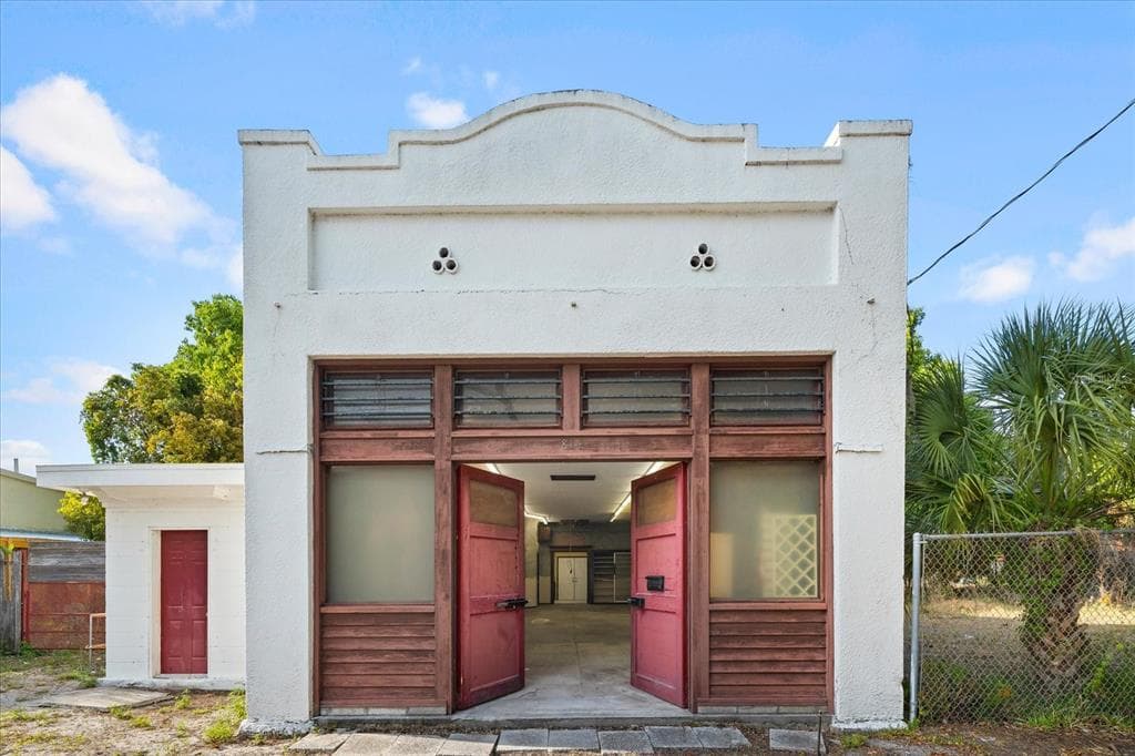 814 10TH AVENUE W BRADENTON, FL 34205