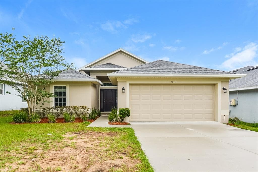 1019 LONGVILLE CIRCLE TAVARES, FL 32778
