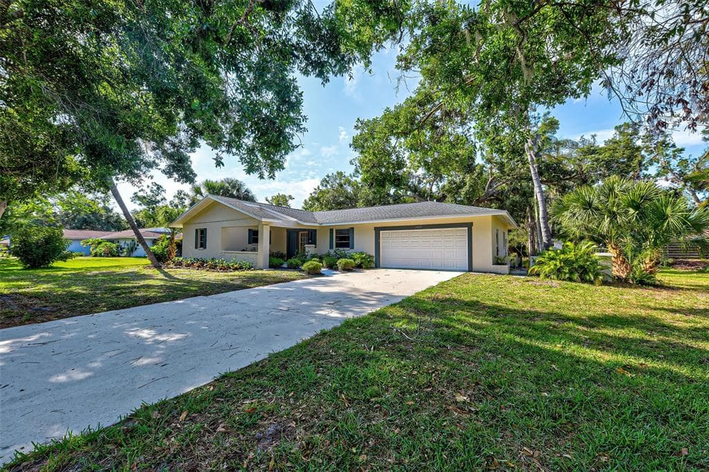 1429 MAPLE STREET NOKOMIS, FL 34275
