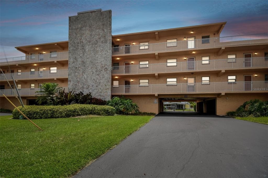 175 116TH AVENUE UNIT 104 TREASURE ISLAND, FL 33706