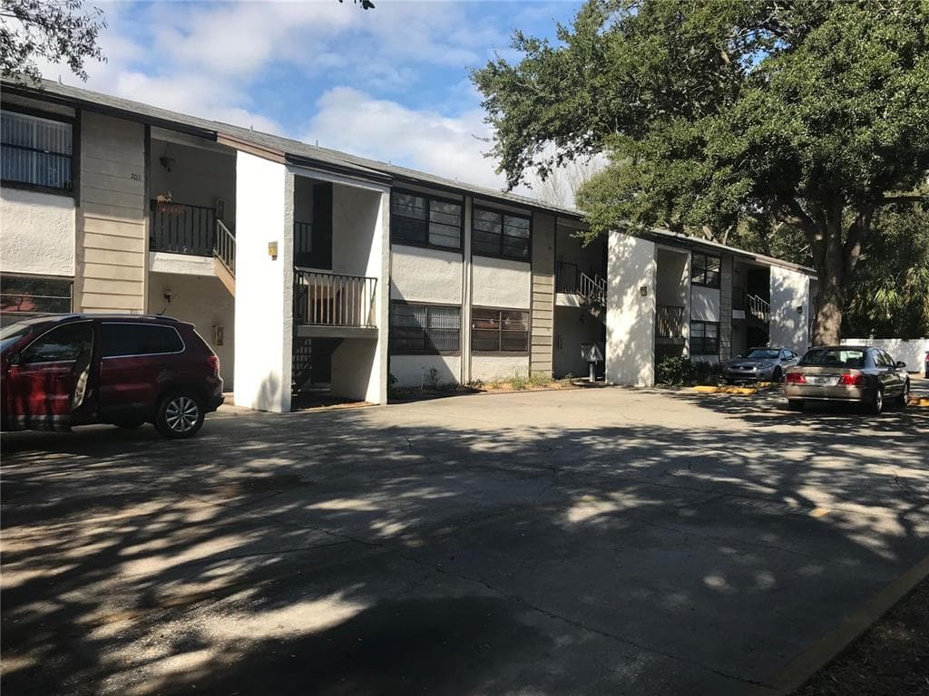 4809 S MOUND AVENUE UNIT 102 TAMPA, FL 33611