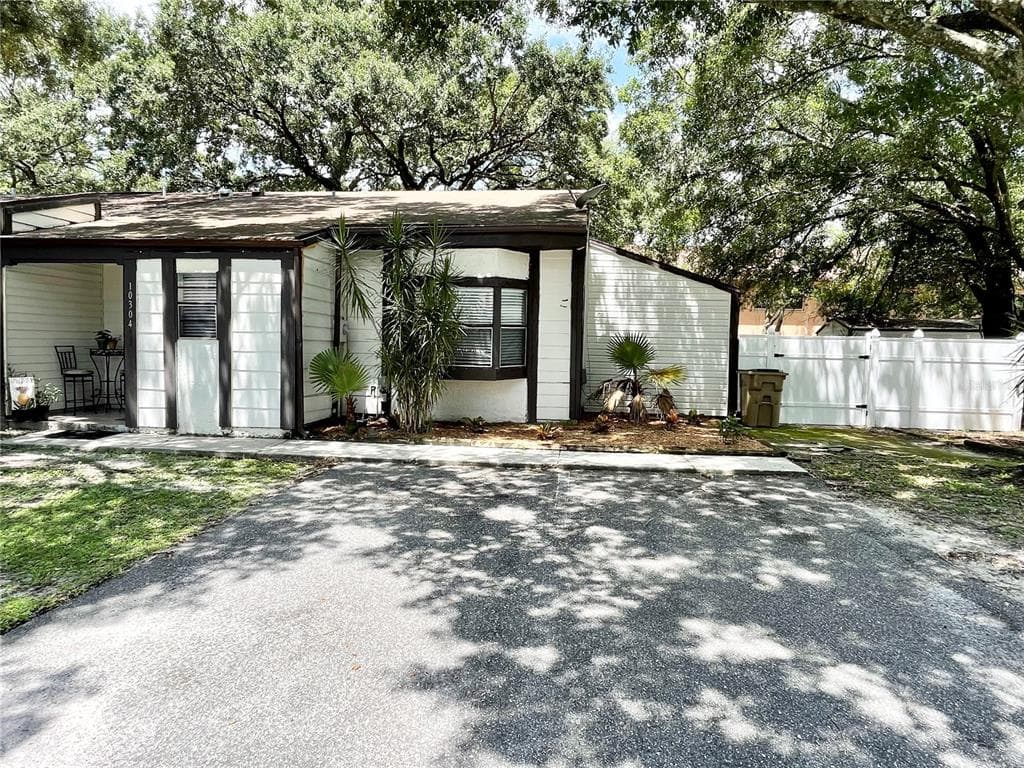 10304 COUNCILS WAY TEMPLE TERRACE, FL 33617