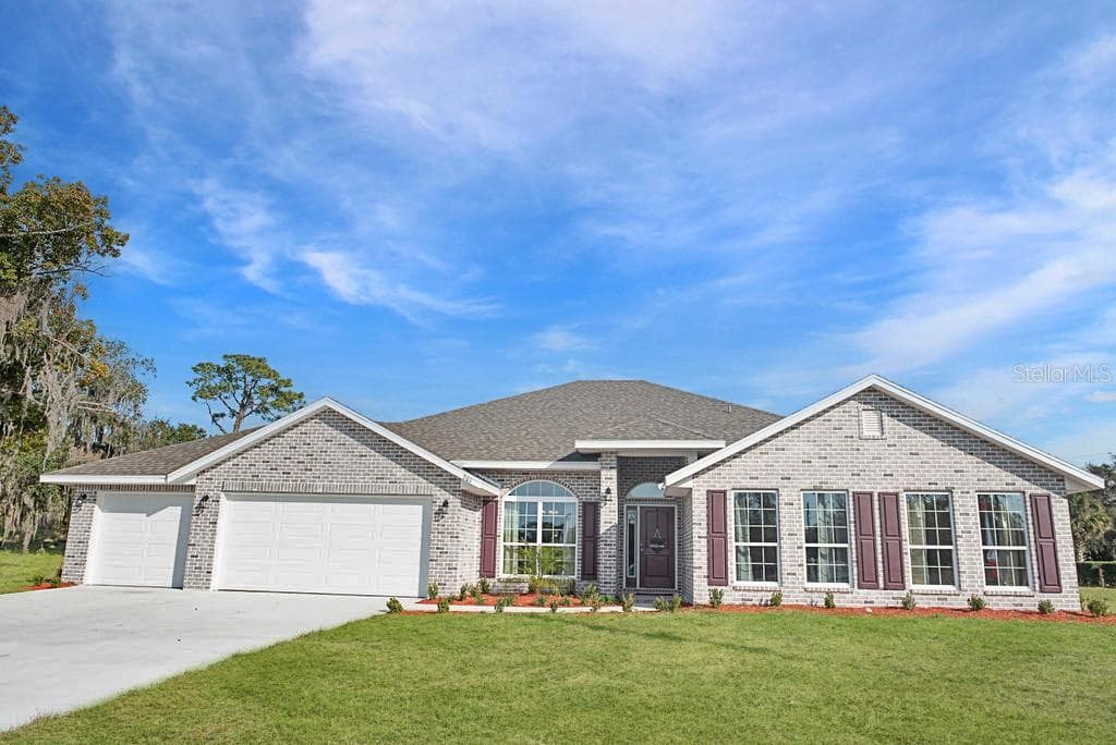 200 LAGOON MIST COURT OAK HILL, FL 32759