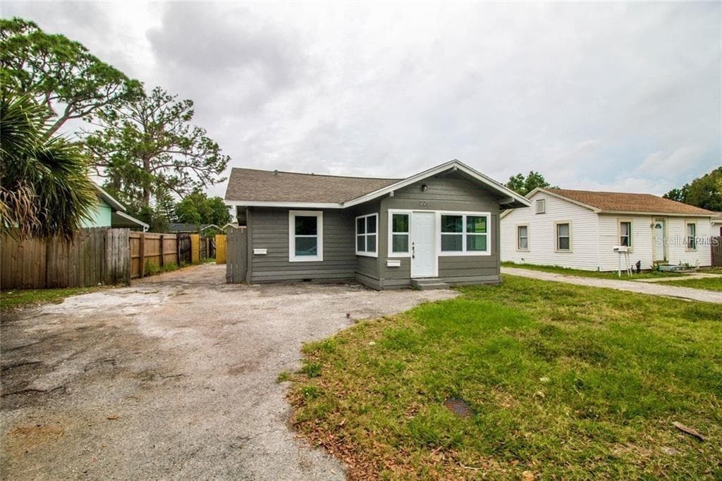 226 SW LINCOLN CIRCLE N UNIT B ST PETERSBURG, FL 33703