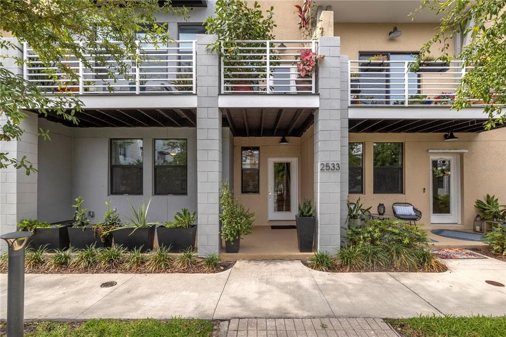 2533 11TH PLACE N ST PETERSBURG, FL 33713