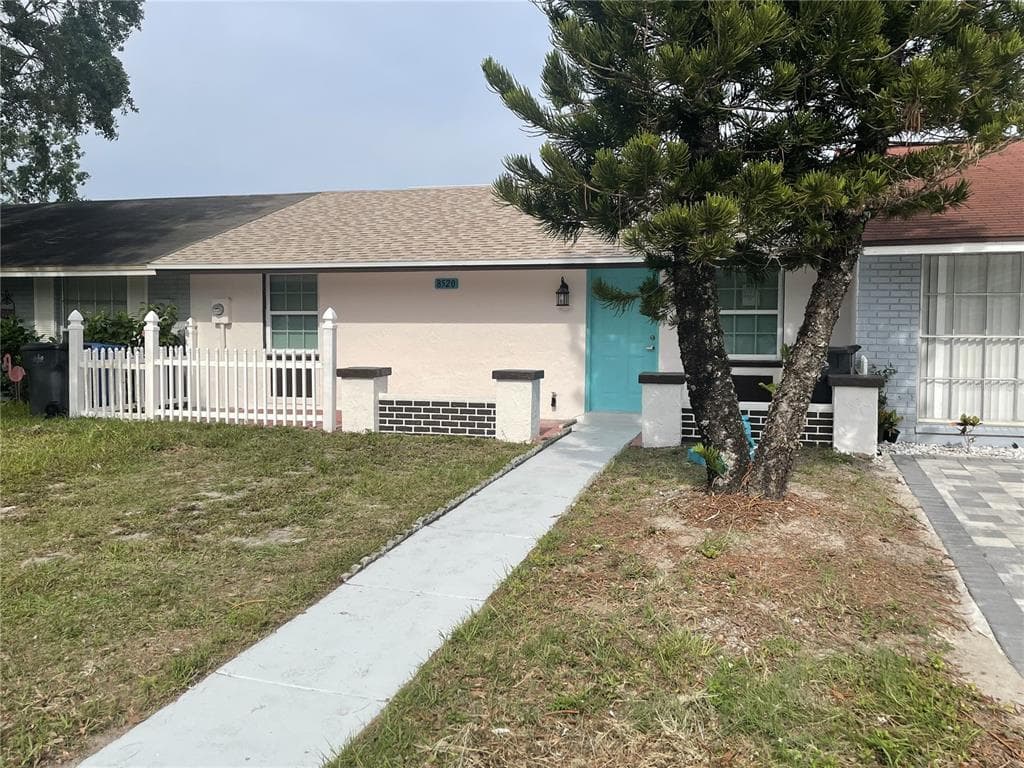 8520 PINEHURST DRIVE TAMPA, FL 33615