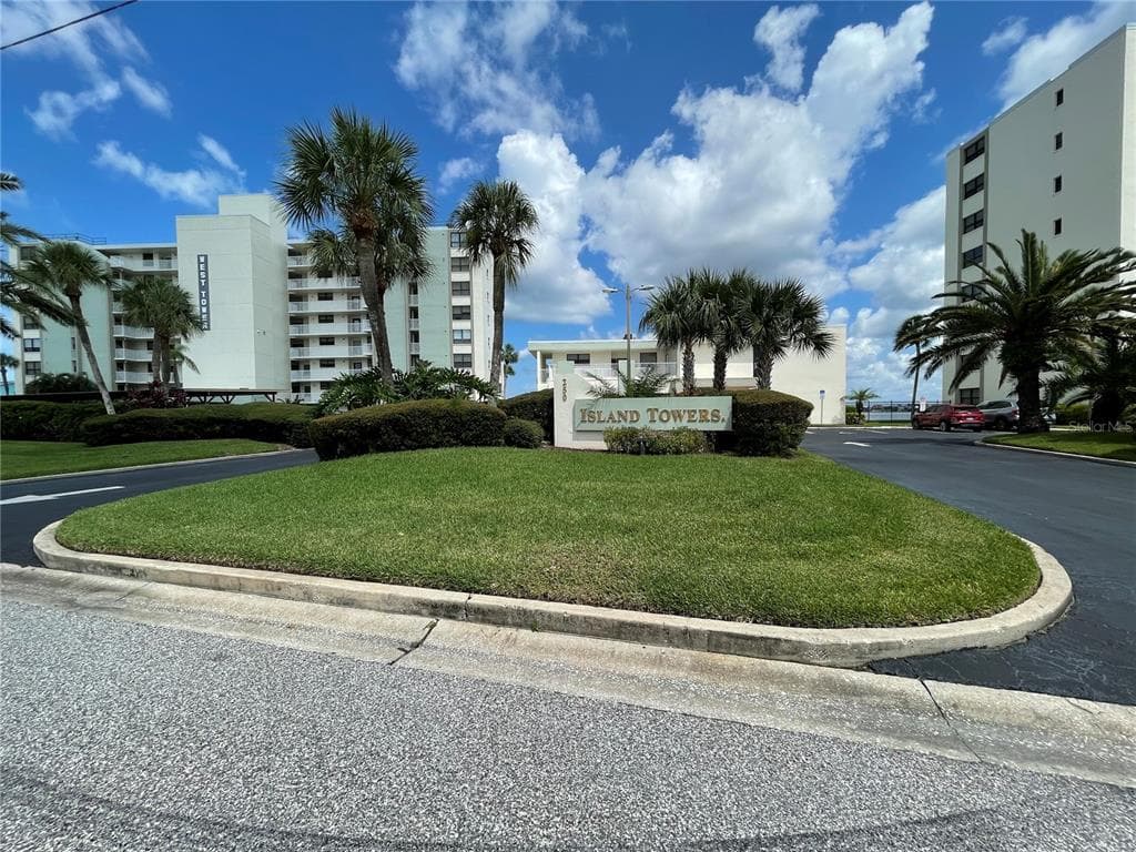 300 WOODETTE DRIVE UNIT D DUNEDIN, FL 34698