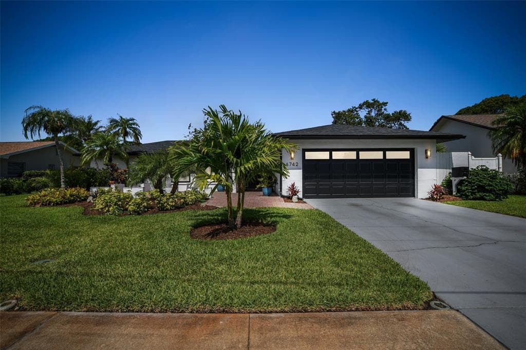 6742 TEQUESTA DRIVE SEMINOLE, FL 33777