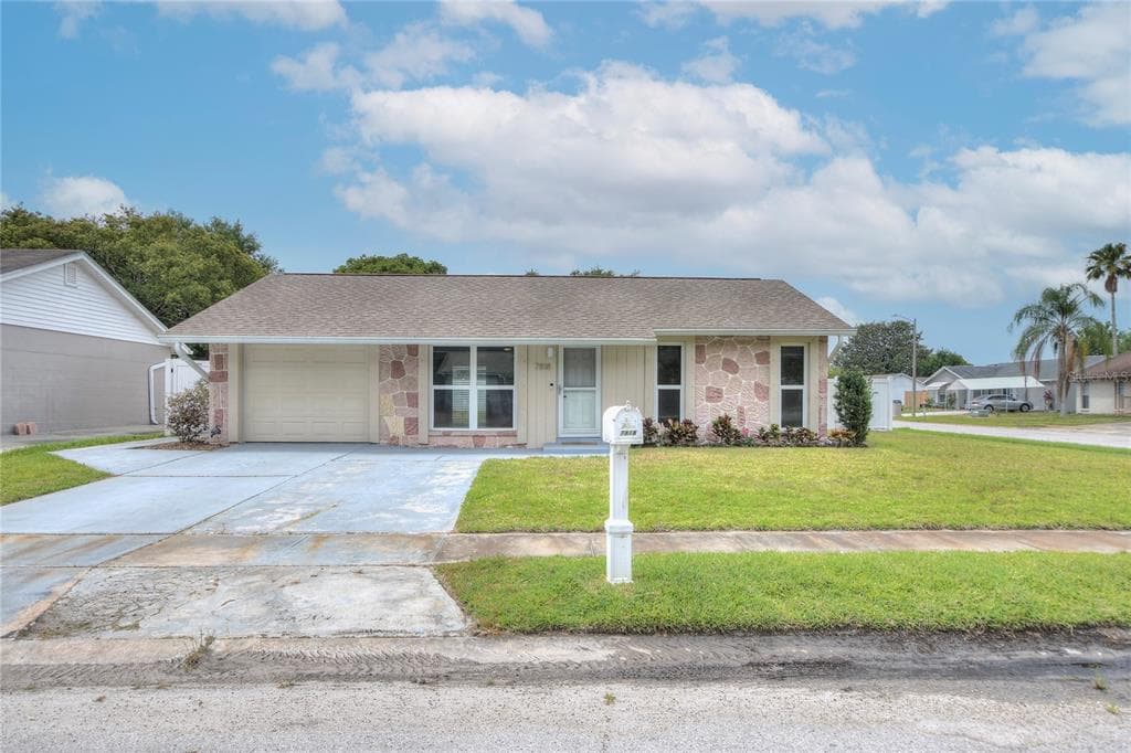 7818 AVENAL LOOP NEW PORT RICHEY, FL 34655