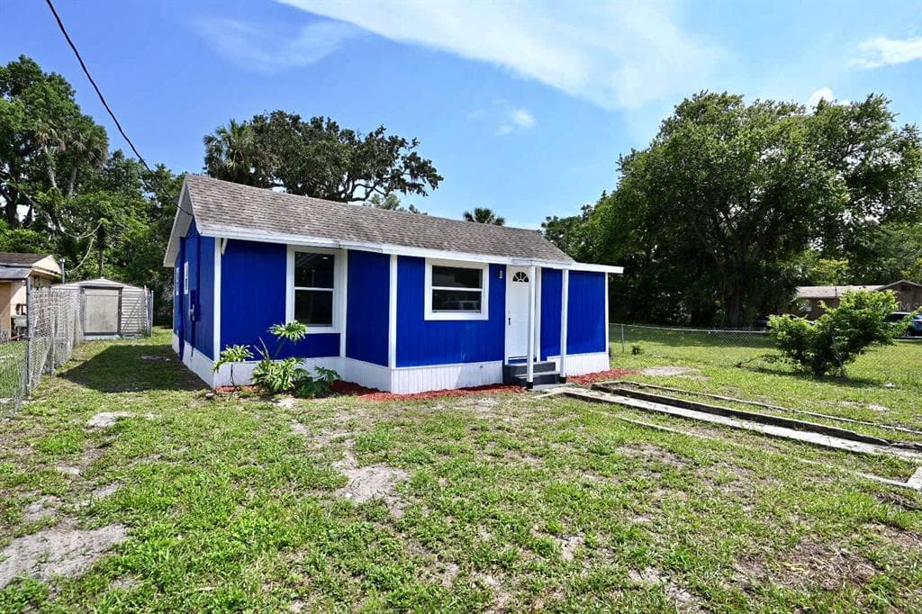 529 LIVE OAK AVENUE DAYTONA BEACH, FL 32114
