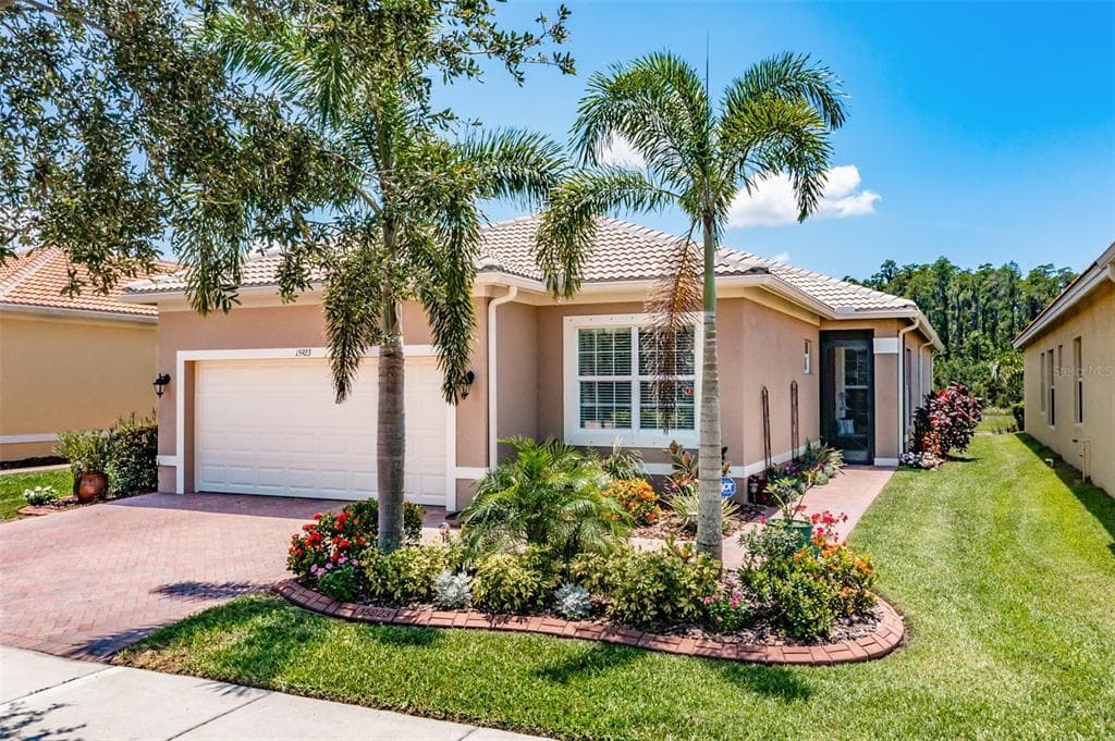 15923 AMBER FALLS DRIVE WIMAUMA, FL 33598