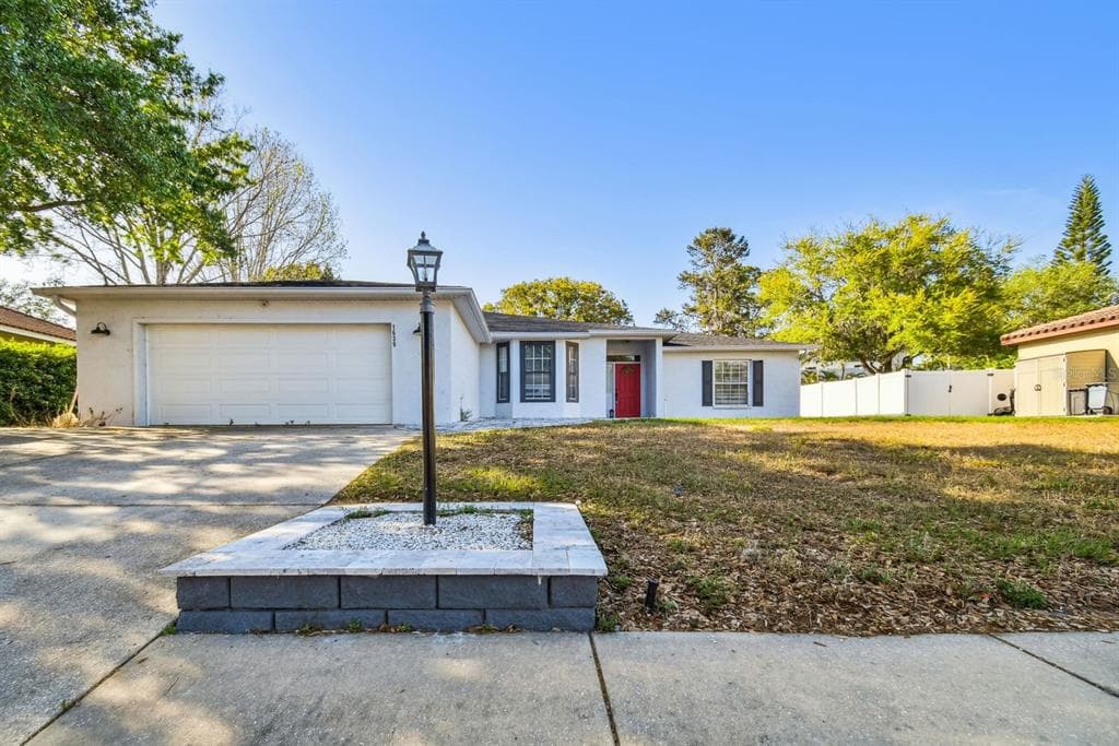 1639 LAKESIDE DRIVE