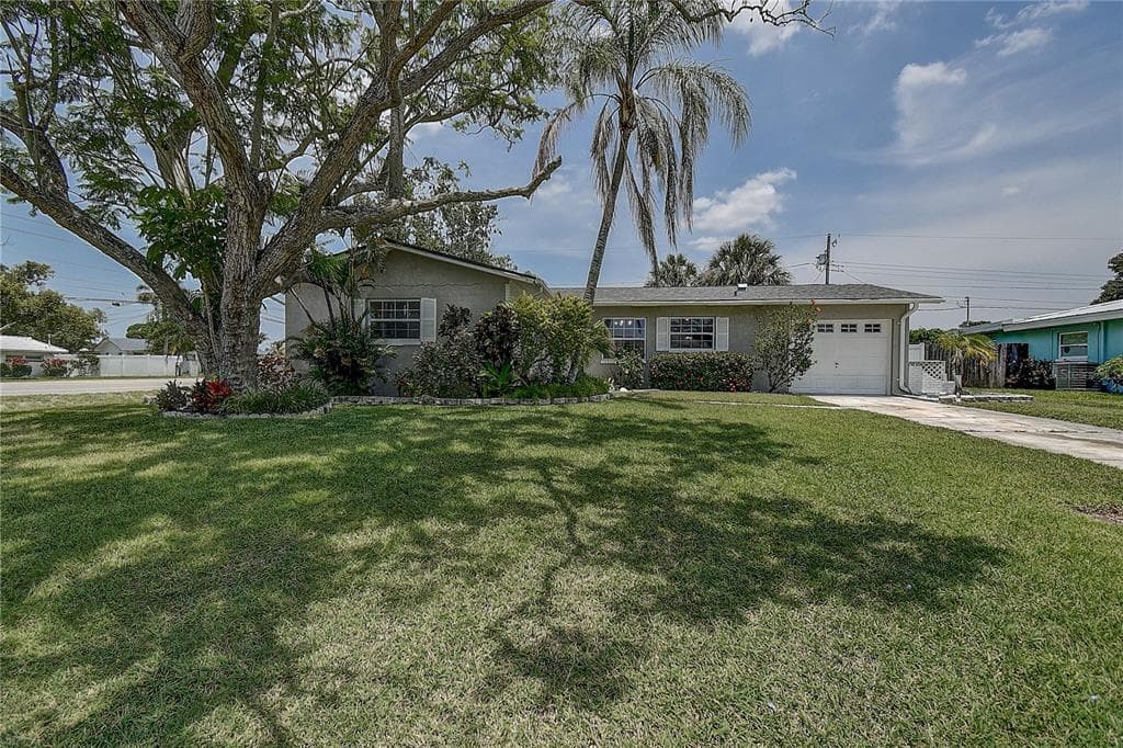 13997 BARBADOS DRIVE SEMINOLE, FL 33776