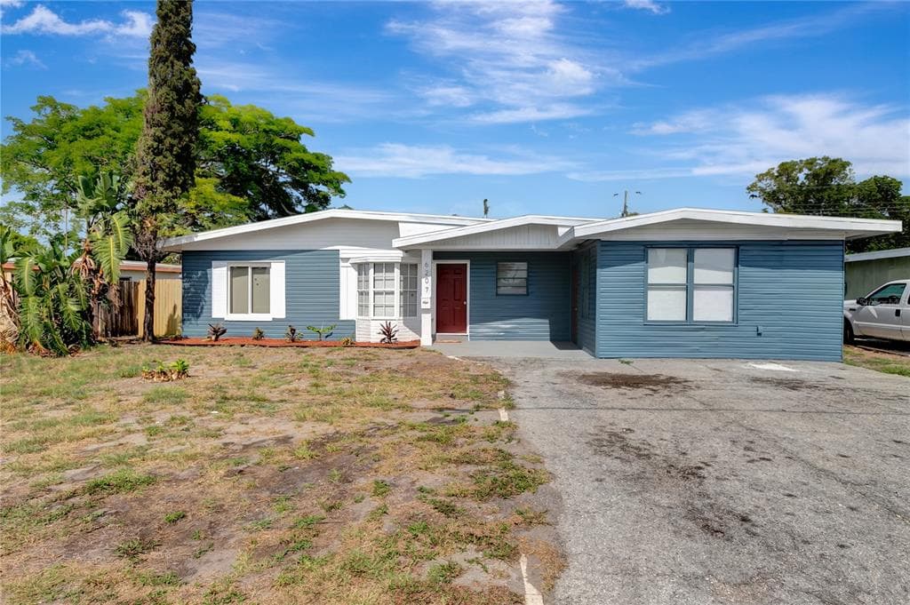 6207 26TH STREET W BRADENTON, FL 34207